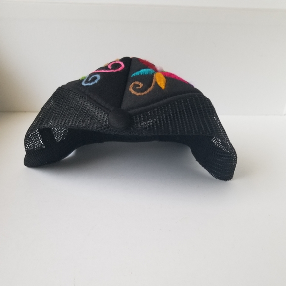 Embroidered hat - Picture 5 of 7